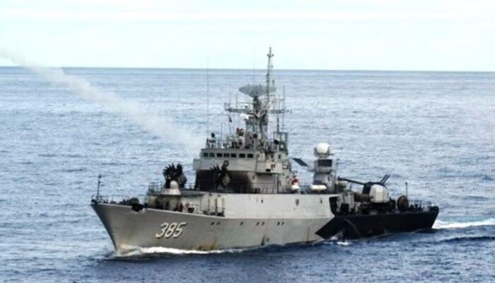 Misteri Puing Roket Berlogo China di Anambas: KRI Teuku Umar Evakuasi Bongkahan Raksasa ke Jakarta