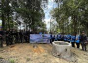 Prajurit Lanal TBK melaksanakan lintas medan Glagarpur P1-P2 mendaki puncak Gunung Jantan Karimun