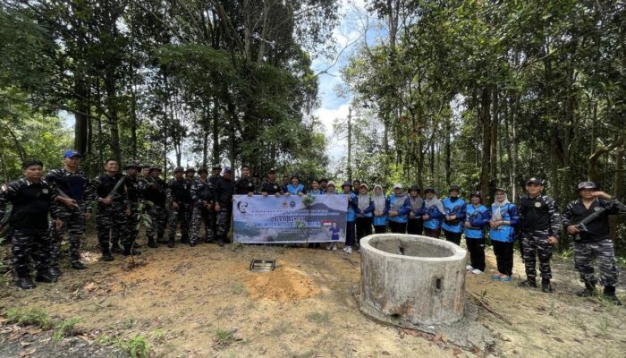 Uji Nyali di Gunung Jantan, Prajurit Lanal TBK Tanam Pohon di Puncak Tertinggi Karimun