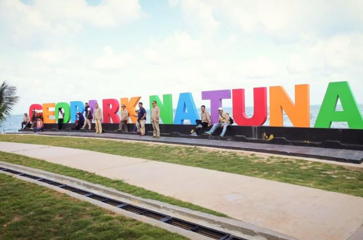 Landmark Geopark Natuna di Pantai Piwang, Ranai