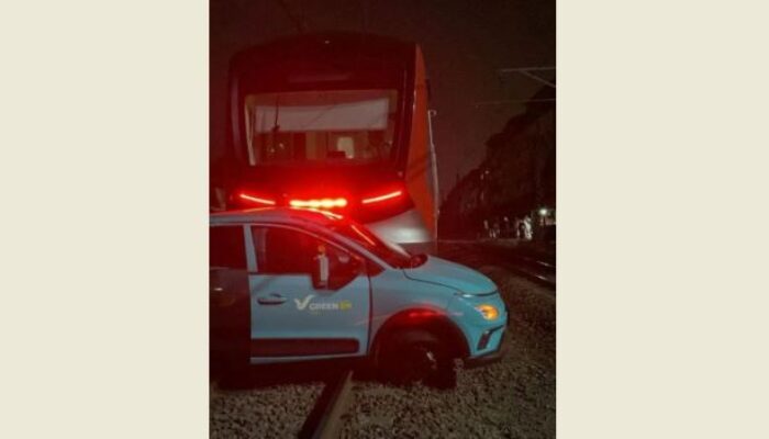 Terkuak! Pemicu Tabrakan KA Argo Bromo vs KRL di Bekasi Diduga Akibat Taksi Hijau Terobos Perlintasan