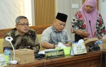 Panitia Khusus (Pansus), DPRD kembali menggelar rapat pendalaman substansi bersama Tim Pemerintah Kota Batam di Ruang Serbaguna DPRD Batam, Selasa (21/4/2026).