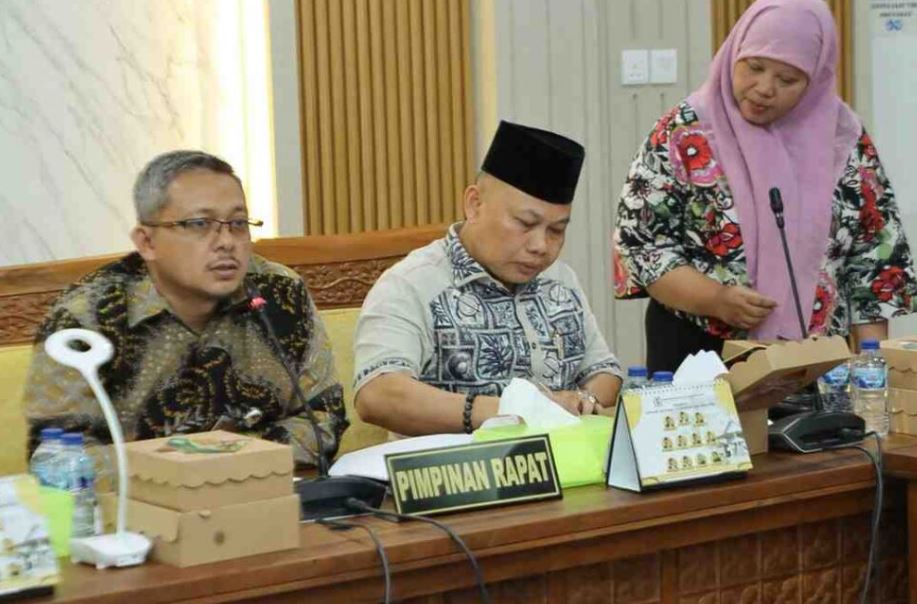 Panitia Khusus (Pansus), DPRD kembali menggelar rapat pendalaman substansi bersama Tim Pemerintah Kota Batam di Ruang Serbaguna DPRD Batam, Selasa (21/4/2026).