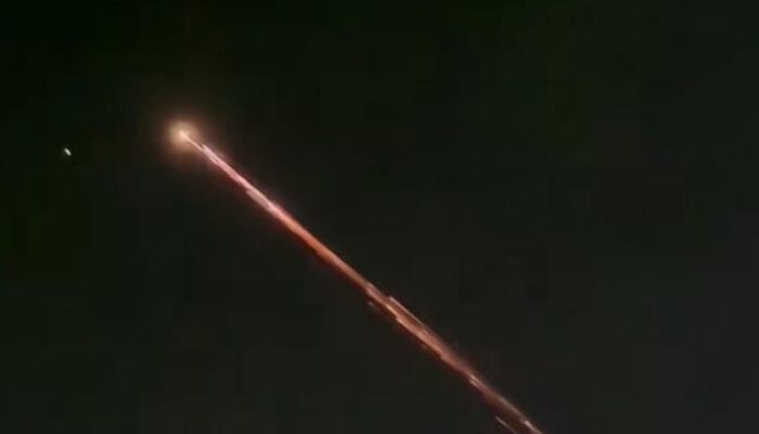 “Ini Bukan Rudal Kan?” Ketakutan Warga Lampung Lihat Bola Api di Langit Saat Isu Perang Dunia Memanas