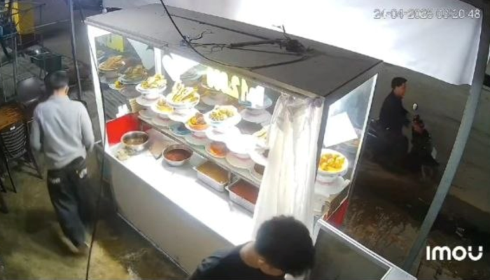 Tega! Pedagang Nasi Padang di Batam Kena Tipu: Sudah Pesan 4 Bungkus, Lauk di Etalase Juga Digasak ke Saku