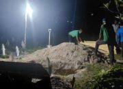 Kamis (30/4) malam, jenazah Diana, wanita malang tersebut akhirnya resmi dikuburkan secara layak. (Foto: Yudiar)