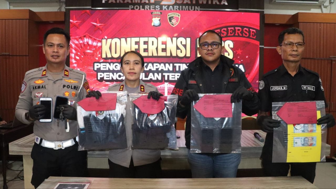 Konferensi pers yang dipimpin Kapolres Karimun AKBP Yunita Stevani didampingi oleh Kasat Reskrim AKP Denny Hartanto dan Kasihumas AKP Jordan Manurung.