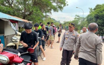 Polsek Sekupang dan personel gabungan amankan puluhan motor knalpot brong saat razia balap liar