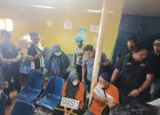 Tersangka DN saat rekonstruksi pencurian perhiasan emas curian Toko Mas Safari di Pelabuhan Penagi Natuna