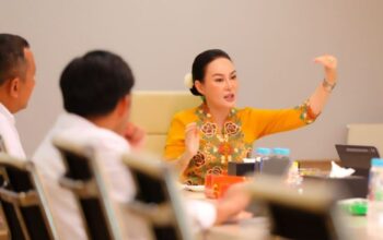 Li Claudia saat audiensi antara Pemko Batam dengan Asosiasi Pengelola Pasar Indonesia (ASPARINDO) Kota Batam di Kantor BP Batam, Selasa (21/4/2026).