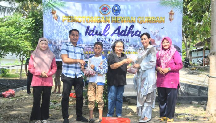 Lanal Karimun Tebar Kebaikan di Idul Adha 2026, Distribusikan Daging Kurban ke Masyarakat