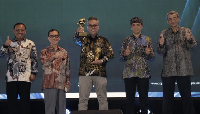 PLN Batam Raih Penghargaan TOP CSR Awards 2026 dan TOP Leader on CSR Commitment 2026