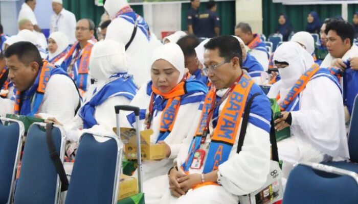 Wali Kota Batam Amsakar Achmad Berangkat Haji, Kloter 25 Resmi Tutup Embarkasi Batam 2026