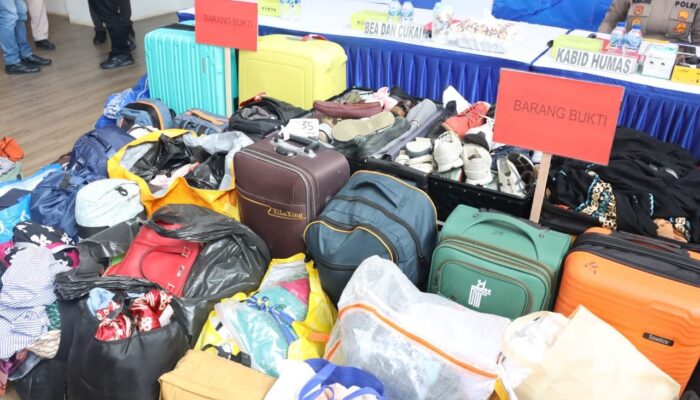 Polda Kepri Bongkar Sindikat Impor Barang Bekas Ilegal dari Singapura: Ratusan Pakaian dan Sepatu Disita di Batam Center