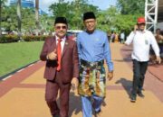 Ketua DPRD Batam Haji Muhammad Kamaluddin dan Wakil Ketua II Budi Mardiyanto saat mengikuti Upacara Hardiknas 2026 di Dataran Engku Putri.