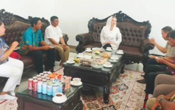 Pertemuan antara Bupati Natuna Cen Sui Lan dengan tim PT Laju Nusantara Indonesia dan perwakilan Kementerian Perhubungan Republik Indonesia