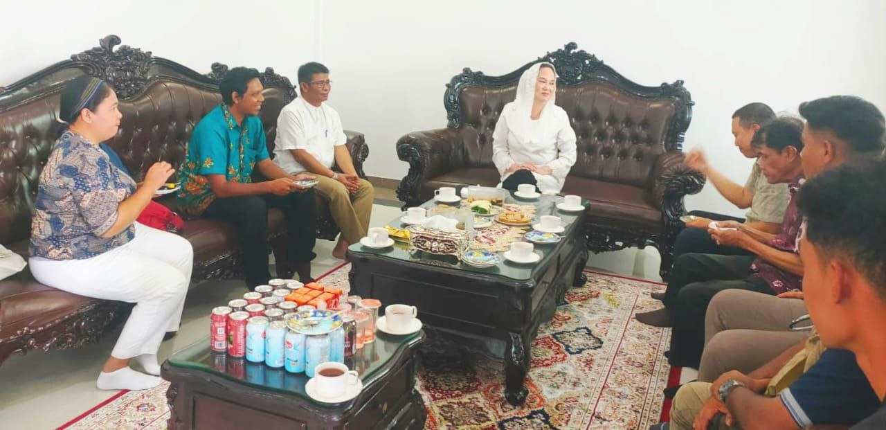 Pertemuan antara Bupati Natuna Cen Sui Lan dengan tim PT Laju Nusantara Indonesia dan perwakilan Kementerian Perhubungan Republik Indonesia