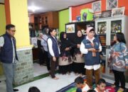 Petugas Subdit IV PPA Polda Kepri saat berdialog dengan pengelola daycare di Batam mengenai standar keamanan dan fasilitas pengasuhan anak.