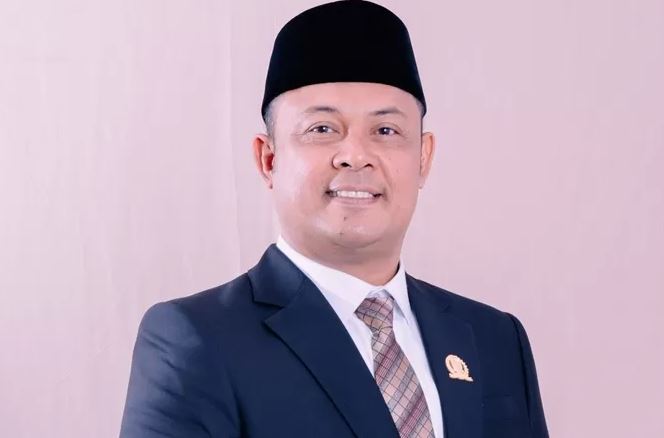 Ketua DPRD Kepri, Iman Sutiawan.