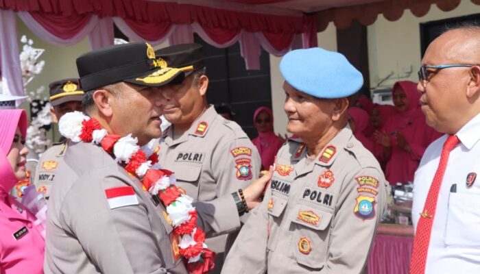 22 Tahun Mengabdi di Perbatasan Ujung Utara Kepulauan Riau, Kasipropam Anambas Beserta Istri Dapat Hadiah Umroh dari Kapolda Kepri