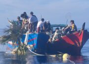 Simulasi pemasangan rumpon oleh KPMN dan nelayan Desa Cemaga Natuna didukung James Cook University Australia.