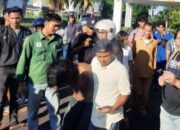 Terduga pelaku maling kabel di Baloi Permai saat diamankan personel Polsek Batam Kota.