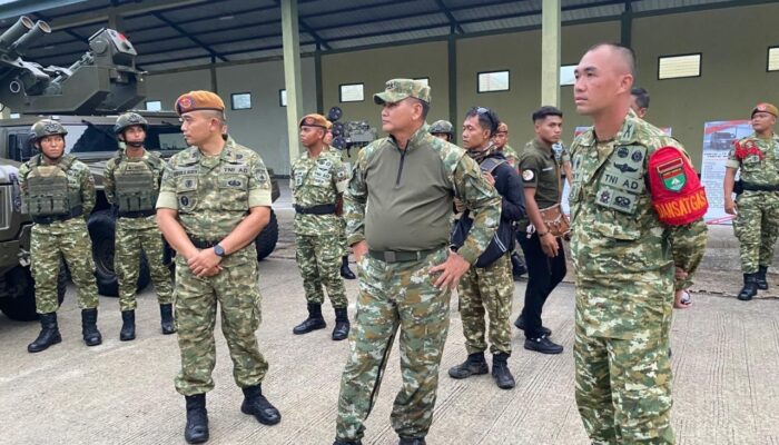 Laut Natuna Utara Memanas? Pangkogabwilhan I Letjen Kunto Arief Cek Langsung Kesiapan Alutsista Armed dan Arhanud!