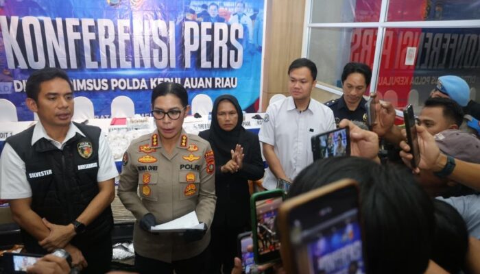 Polda Kepri Gagalkan Penyelundupan 100 Ribu Benih Lobster senilai Rp10 Miliar di Batam, Modusnya Sembunyi di Koper Baju Bekas