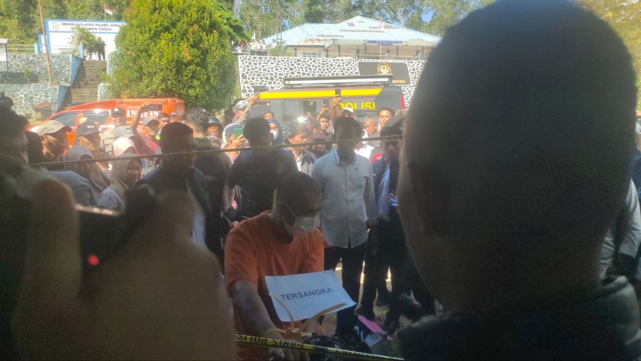 Ratusan warga di Setajam Lingga padati lokasi rekonstruksi kasus pembunuhan Diana.