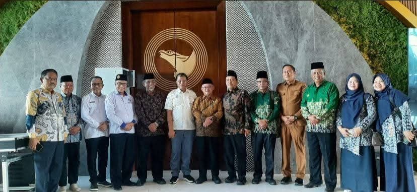 Ketua PDM Lingga, Drs. Junaidi, M.Pd, menyampaikan kabar baik ini usai bertemu langsung dengan Menteri Pendidikan Dasar dan Menengah RI, Abdul Mu'ti, di Batam pada Selasa (12/5/2026).