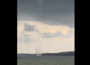Awan Cerah Mendadak Gelap, Puting Beliung Sapu Perairan Dabo Singkep