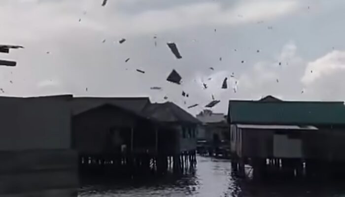 Dihantam Puting Beliung, Sejumlah Rumah Pelantar di Tanjung Kelit Lingga Rusak Parah