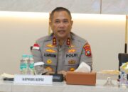 Kapolda Kepri Irjen Pol Asep Safrudin saat memberikan peringatan terkait pencurian fasum kepada pengusaha besi tua Batam di Mapolresta Barelang.