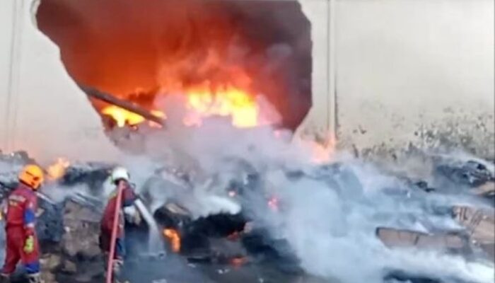 Gudang Pabrik di Citra Buana 3 Batam Terbakar, Dinding Jebol Dilalap Api