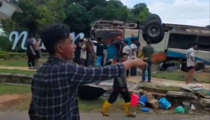 Niat Liburan Berujung Pilu, Bus Jemaat HKBP Tembesi Berisi Ibu & Anak Terbalik di Rempang