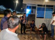 Personel Polsek Nongsa Batam mengamankan terduga pelaku pencurian di PT Samara Industrial Park