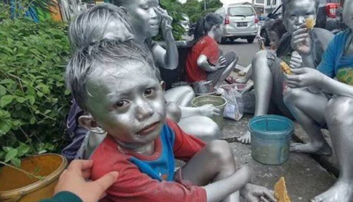 Tega! Ibu di Pelalawan Eksploitasi Anak Jadi Manusia Silver, Korban Disiksa Jika Setoran Kurang Rp500 Ribu