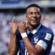 Striker Timnas Prancis Kylian Mbappe merayakan golnya ke gawang Senegal yang membuatnya menjadi top skor sepanjang masa melewati Olivier Giroud.