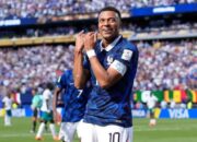 Kylian Mbappe berselebrasi dengan gaya khasnya setelah mencetak gol penentu kemenangan Prancis atas Senegal di Piala Dunia 2026.