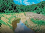 proyek pengerukan dan normalisasi sungai BWSS di Desa Sebadai Ulu.