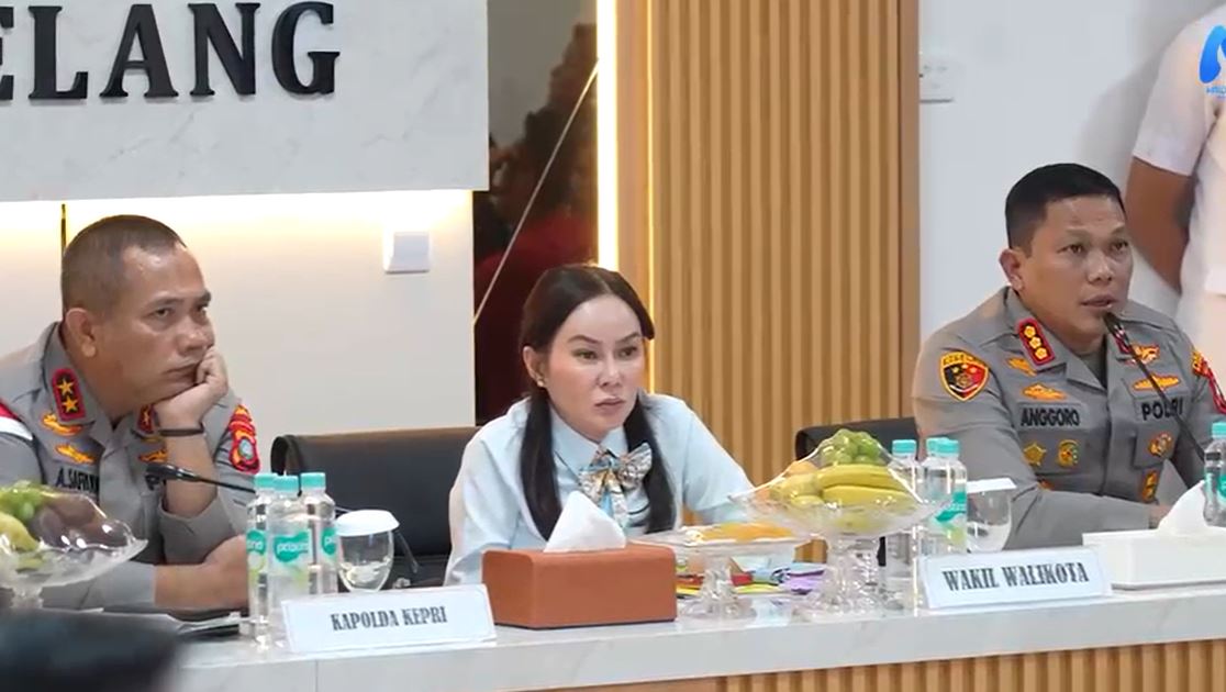 Penandatanganan pakta integritas pengusaha besi tua batam bersama bp batam dan polda kepri di polresta barelang.