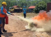 PLN Dabo Gandeng Damkar Lingga, Simulasi Kesiapsiagaan Hadapi Risiko Kebakaran