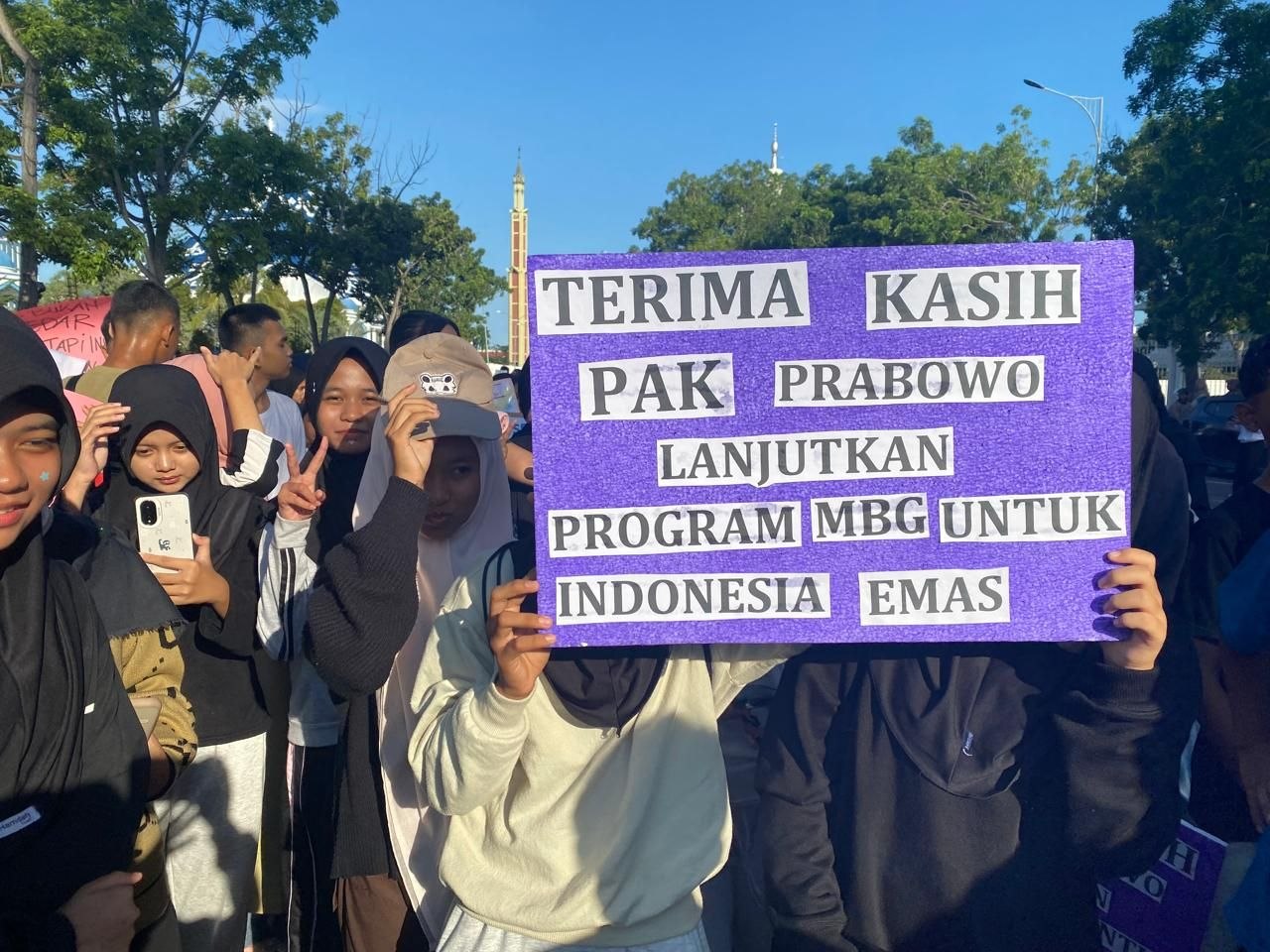 Kadisdik Batam Hendri Arulan memberikan klarifikasi terkait keterlibatan siswa dalam pawai damai Makan Bergizi Gratis atau MBG.