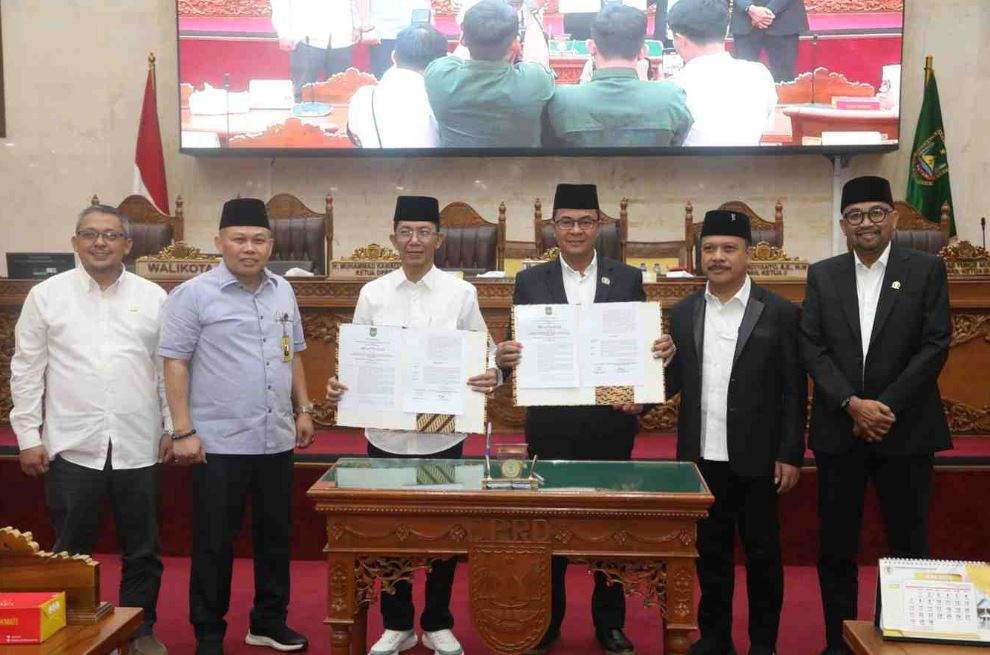 Suasana rapat paripurna DPRD Kota Batam pengesahan Perda PSU Perumahan 2026.