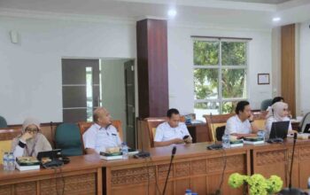 Suasana rapat koordinasi Pansus DPRD Batam bersama Tim Pemko Batam terkait revisi Perda Pengelolaan Sampah.