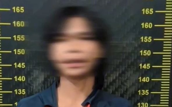 elaku pencurian hydrant Ocarina Batam saat disuruh polisi menyanyikan lagu Rayap Besi di kantor polisi.