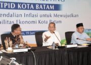 Wali Kota Batam Amsakar Achmad memimpin High Level Meeting TPID 2026 di Bank Indonesia Kepri