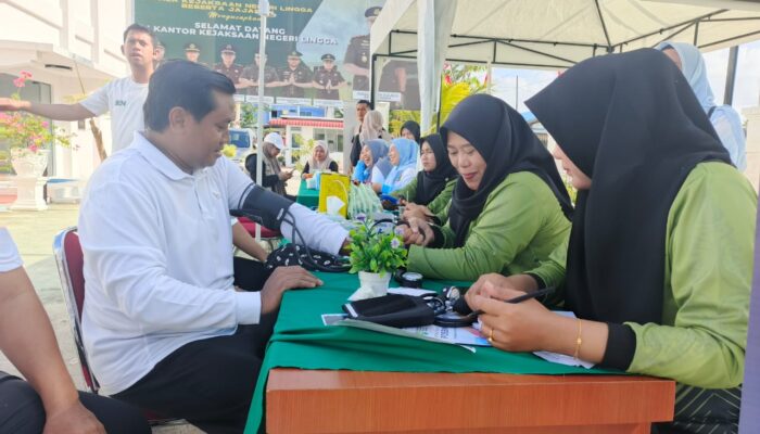 Cek Kesehatan Gratis Jadi Magnet, Ratusan Warga Padati Kegiatan Kejari Lingga