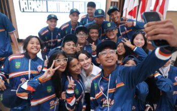 Wakil Wali Kota Batam Li Claudia Chandra saat melepas kontingen atlet Batam untuk POPDA X Kepri 2026