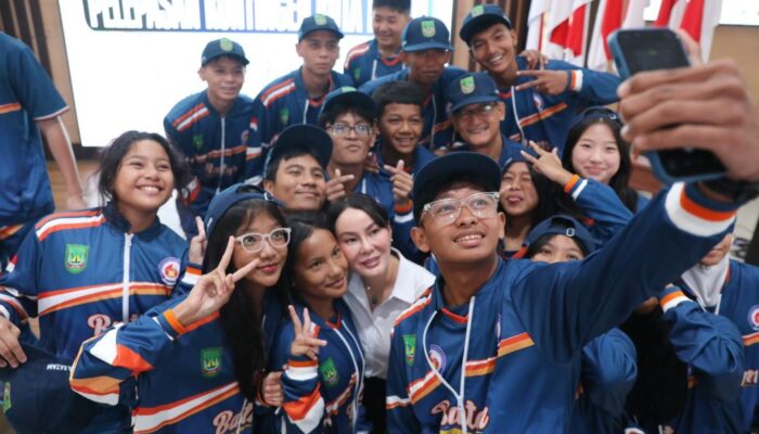 Kalau Bertanding Lihat Muka Ibu!” – Li Claudia Janji Guyur Bonus Atlet POPDA Batam